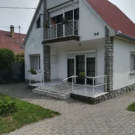 Rakoczi Utcai Nyaralo Holiday home *